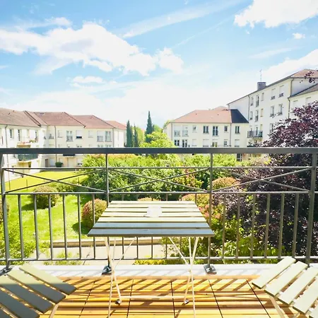Le Jardin Suspendu, Steps To & Station Bussy-Saint-Georges